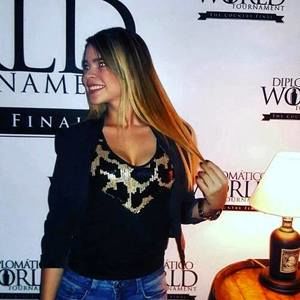 Meet your Posher, Carla